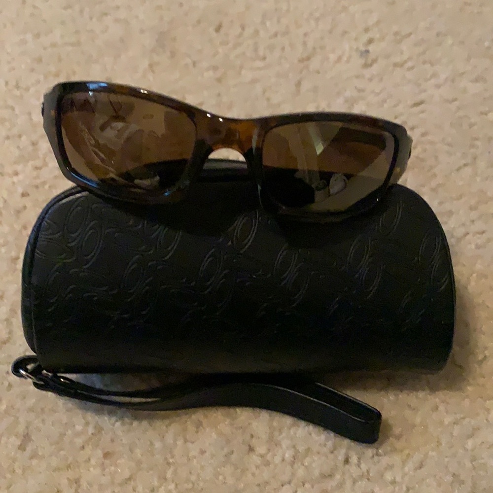 Women’s Oakley sunglasses
